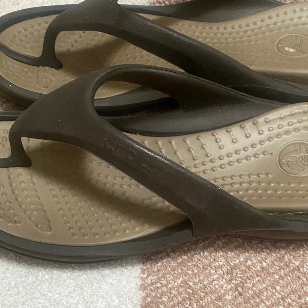 CROCS Two-Tone Brown/Taupe Flip Sandals